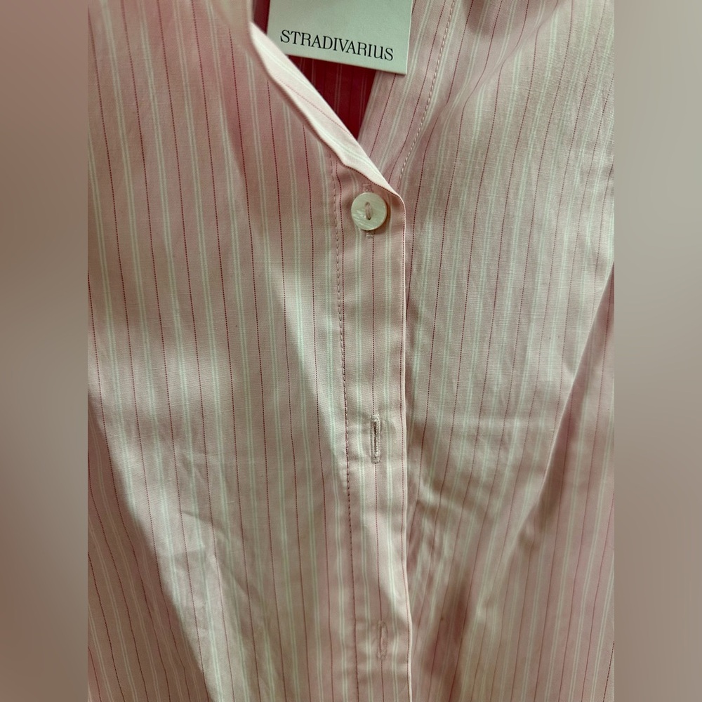 🩷Pink Striped Button-Up Shirt. - Picture 4 of 5